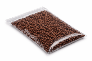 bolsa plana transparente con granos de café